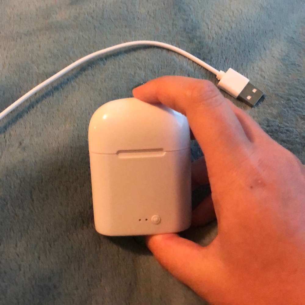 Wireless Earbuds (not AirPods)